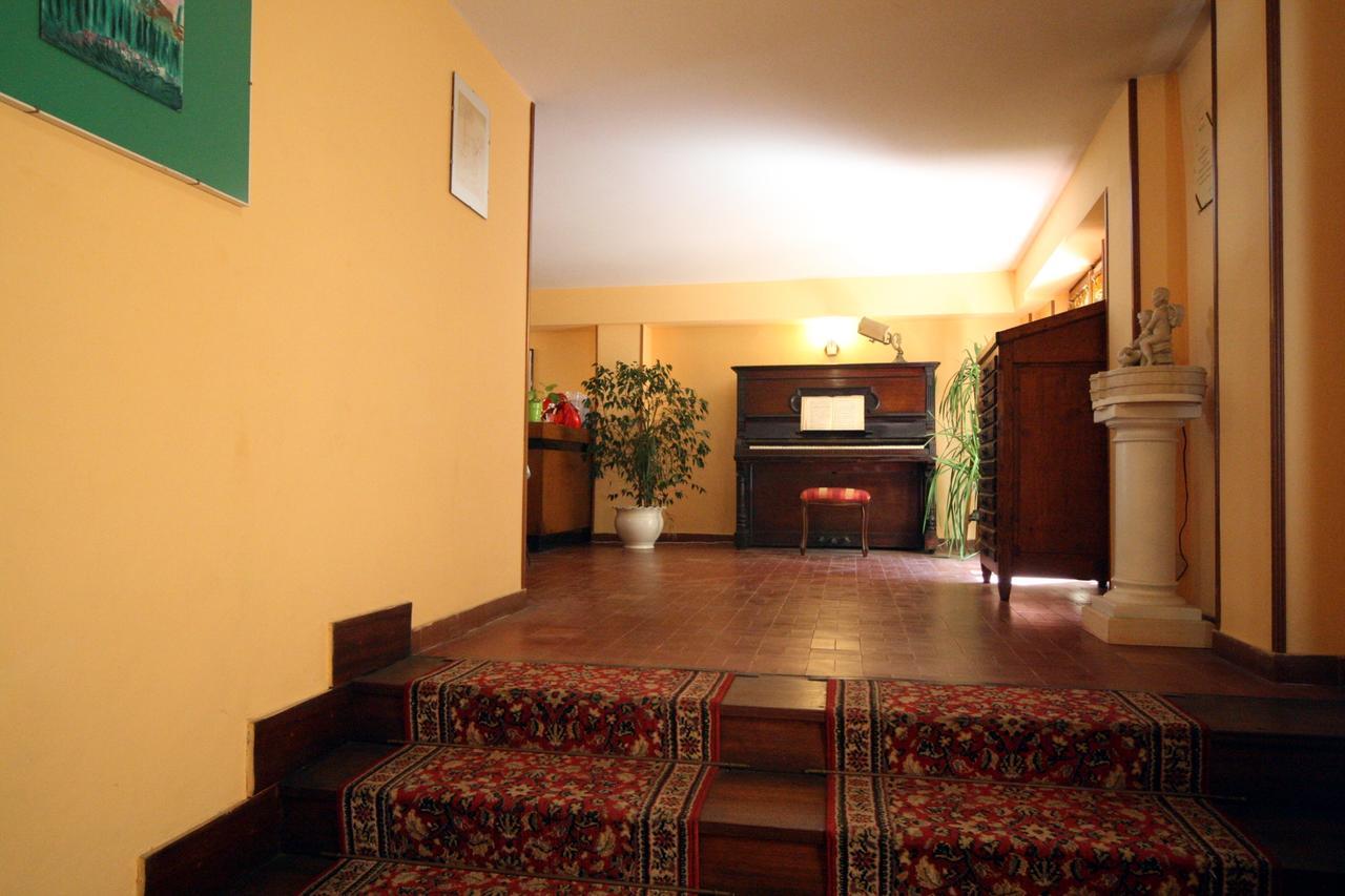 Albergo I Longobardi Чиуси Экстерьер фото