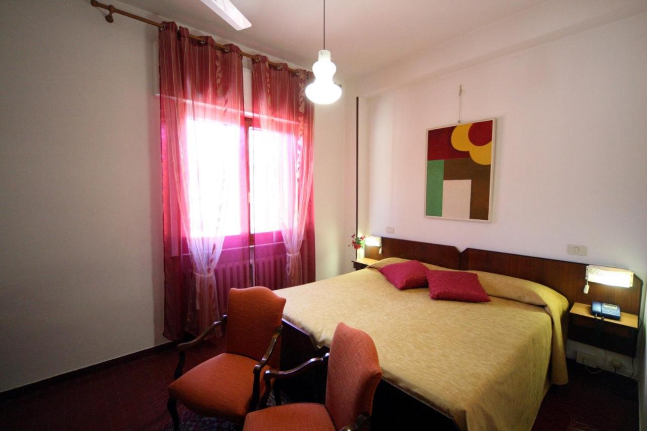 Albergo I Longobardi Чиуси Экстерьер фото