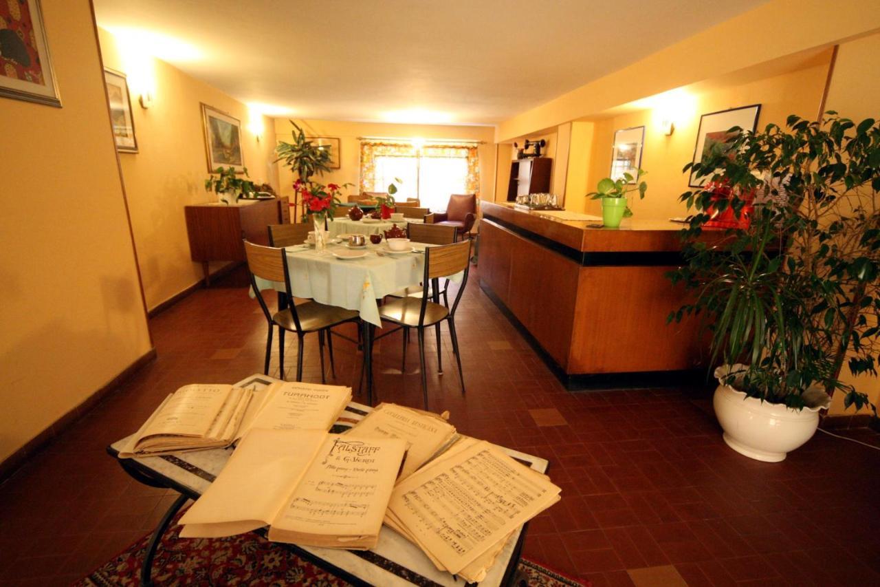 Albergo I Longobardi Чиуси Экстерьер фото